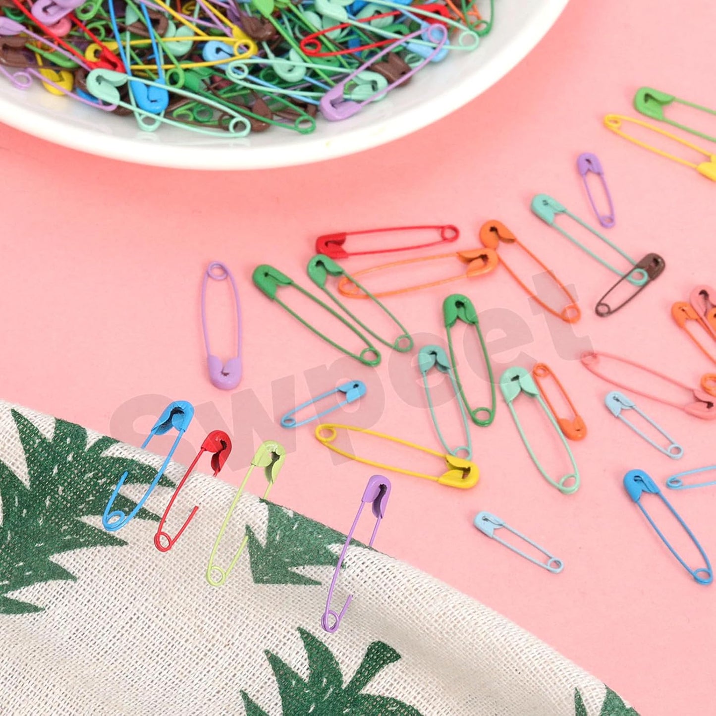Swpeet 495Pcs 3 Sizes 19mm 28mm 32mm Colorful Safety Pins Assortment Kit, Rust Resistant Steel Small Safety Pin Kit with Clear Case, Mini Safety Pins for Sewing, Clothes, Craft Arts
