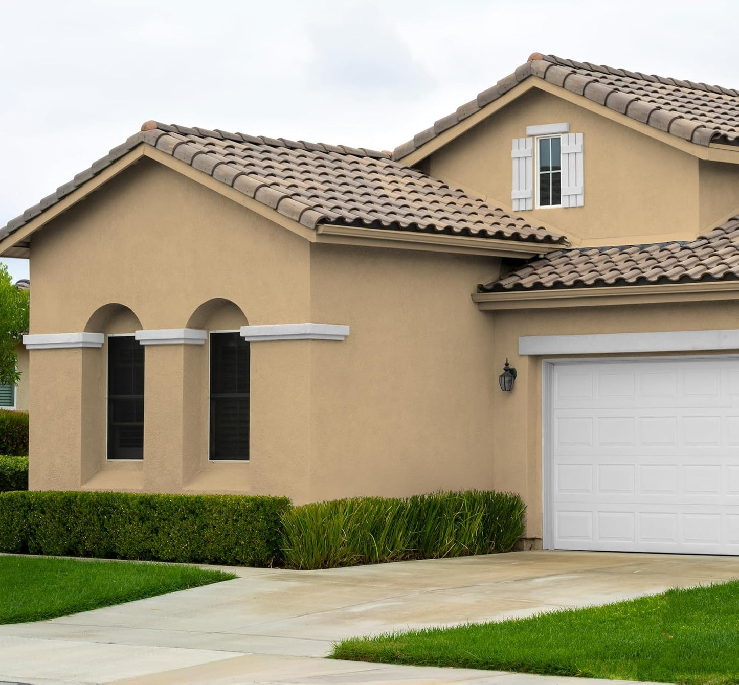 EVOLVE Paint & Primer: Environment-friendly, Low Sheen with One-coat Coverage for Interior & Exterior surfaces (Burlap Brown, 1-Gallon)