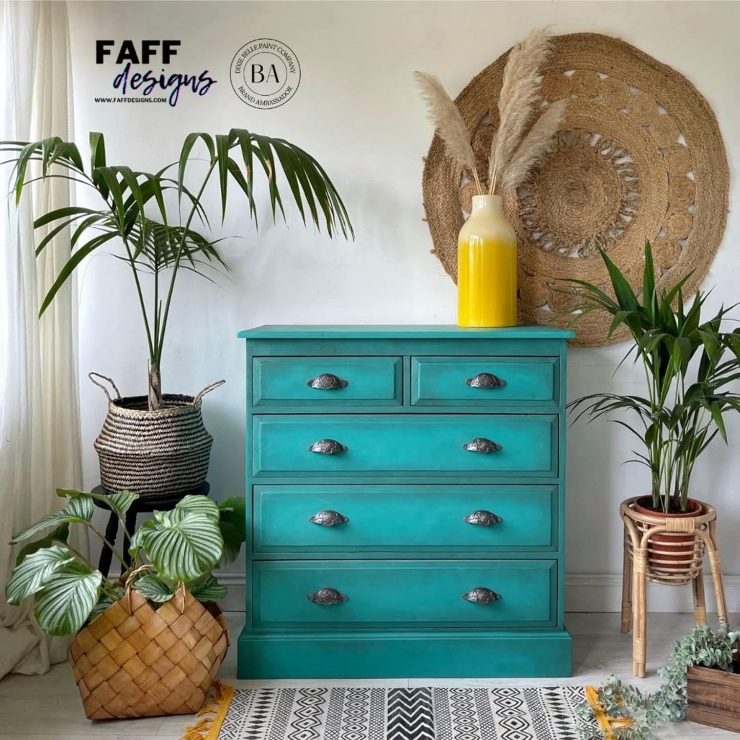 Dixie Belle Paint Company Chalk Finish Furniture Paint - Mermaid Tail (8oz) - Matte Aqua Green Chic Chalk Mineral DIY Furniture Paint