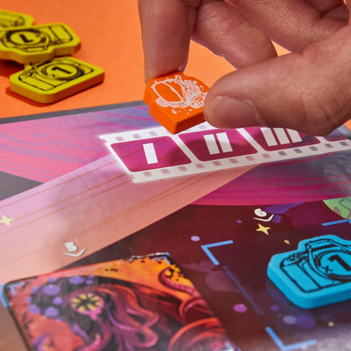 Cosmolancer Board Game | A Strategy Game by Reiner Knizia | Ages 9 and Up | 2 to 4 Players | 30 Mins. | Family Games for Kids, Teens, and Adults