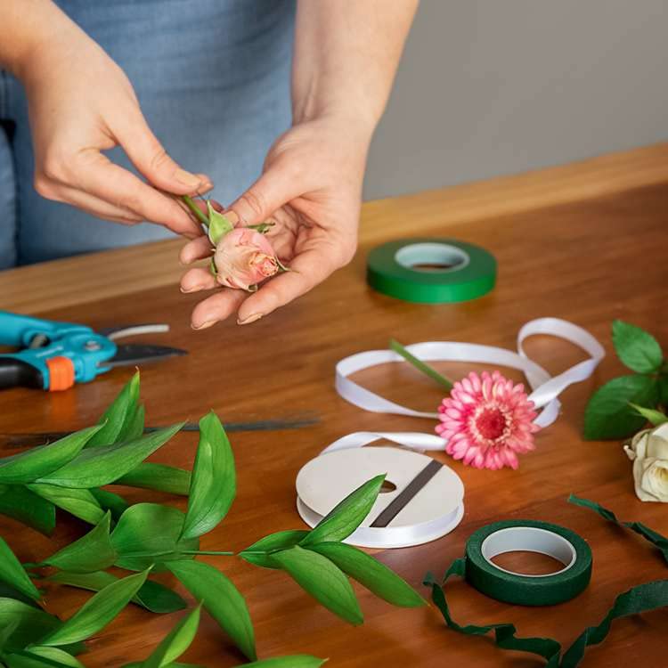 FEPITO 1/2" Wide Dark Green Floral Tapes Florist Tape for Bouquet Stem Wrapping and Floral Crafts,Wedding Bouquet(6 Rolls)