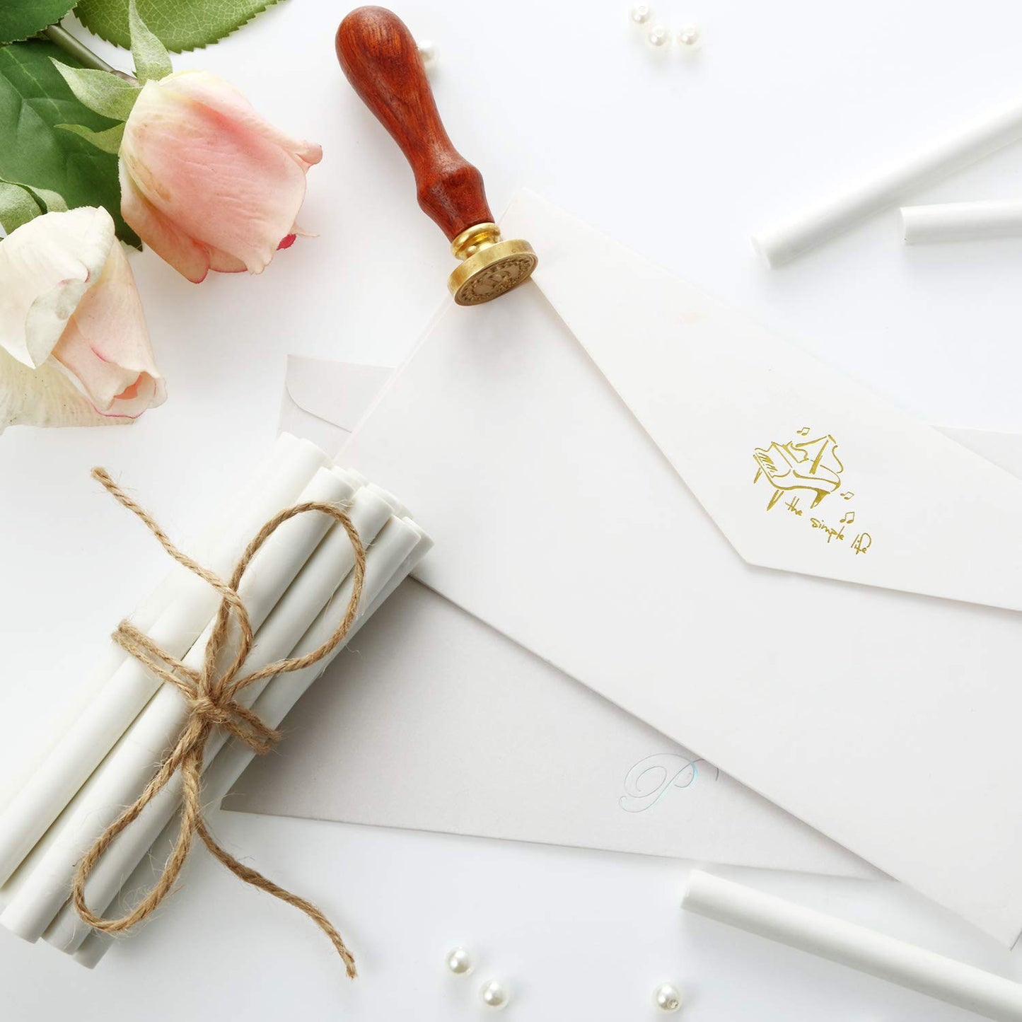 Nuanchu 15 Pcs Glue Gun Sealing Wax Sticks Retro Vintage Wax Sticks for Seal Stamp and Letter for Wedding Invitations Card Envelope Christmas Holiday Gift Ideas(Ivory White)