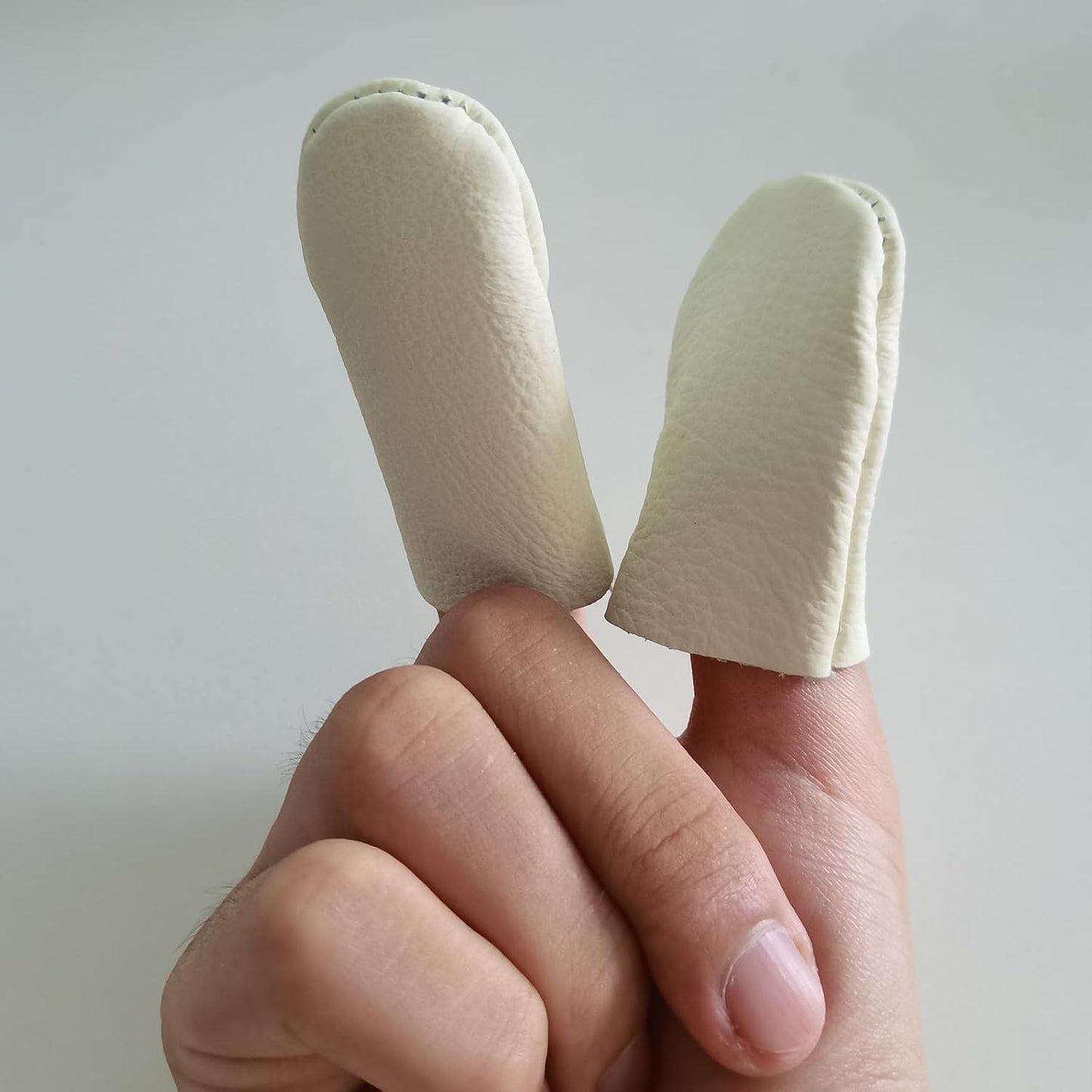 4 Pairs Leather Finger Protector Needle Felting Knitting Finger Thimble Guards Tools, Fingers Thumb Protector for Knitting Sewing Quilting Pin Needles Craft Accessories DIY Sewing Tools(Random Color)