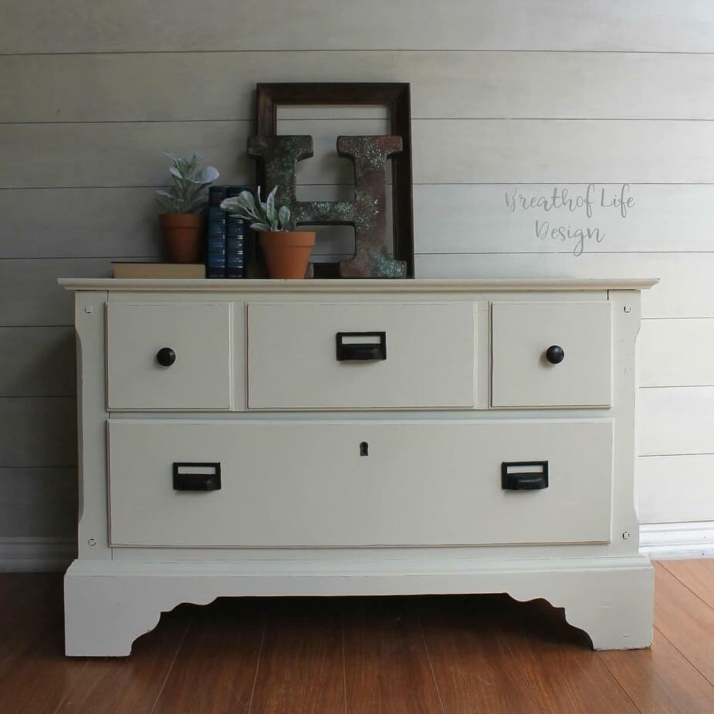Dixie Belle Paint Company Chalk Finish Furniture Paint - Buttercream (16oz) - Matte Creamy White Chic Chalk Mineral DIY Furniture Paint