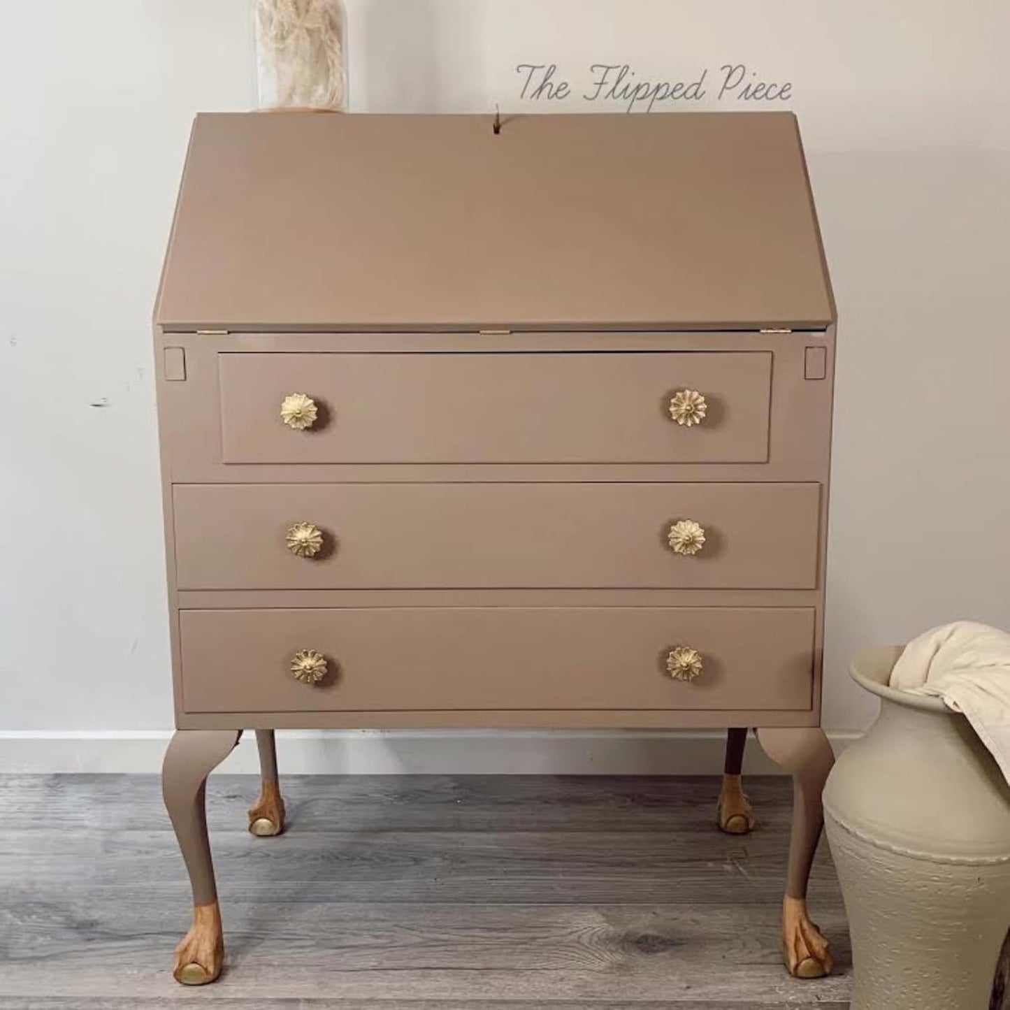 Dixie Belle Paint Company Chalk Finish Furniture Paint - Mud Puddle (32oz) - Matte Rich Taupe Chic Chalk Mineral DIY Furniture Paint