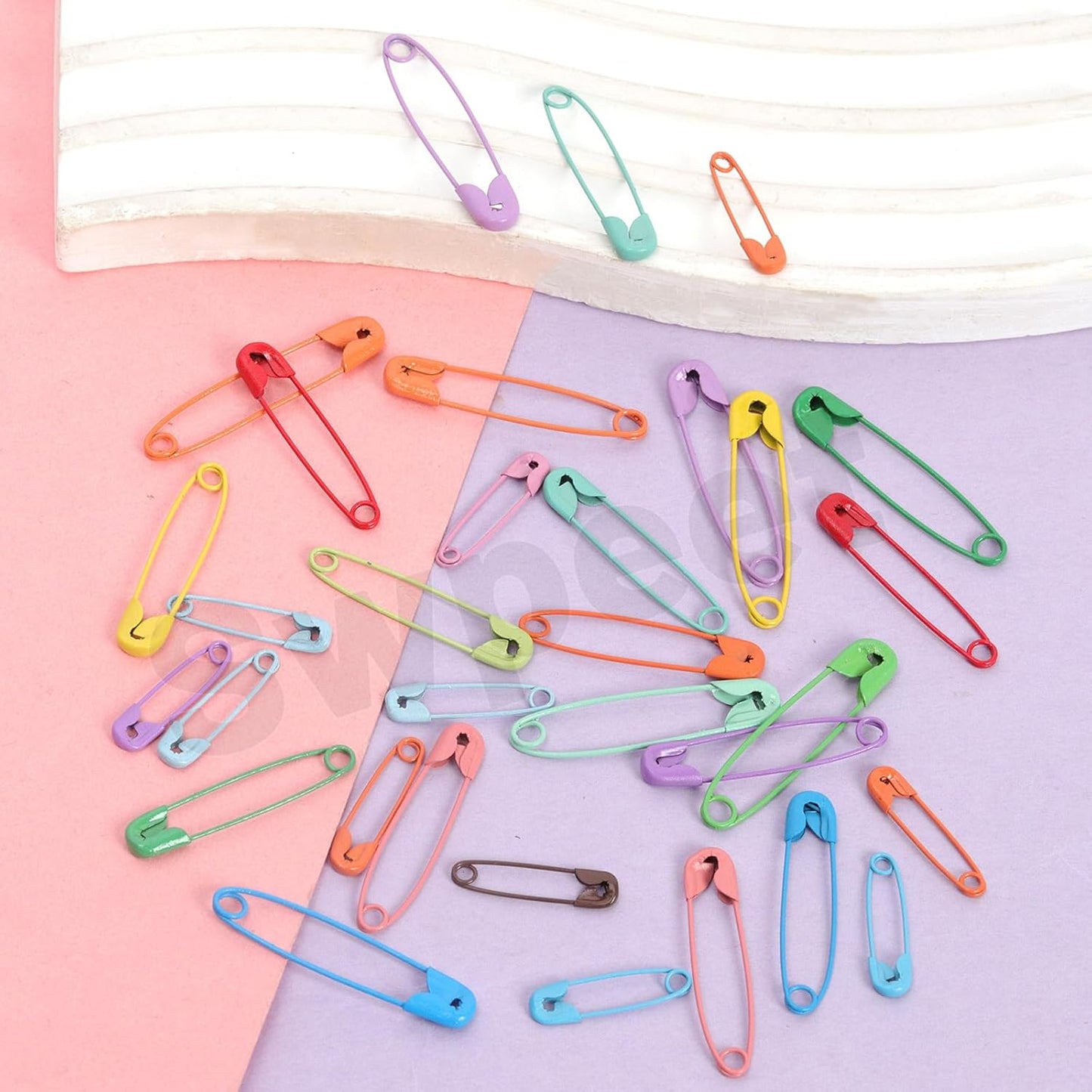 Swpeet 495Pcs 3 Sizes 19mm 28mm 32mm Colorful Safety Pins Assortment Kit, Rust Resistant Steel Small Safety Pin Kit with Clear Case, Mini Safety Pins for Sewing, Clothes, Craft Arts
