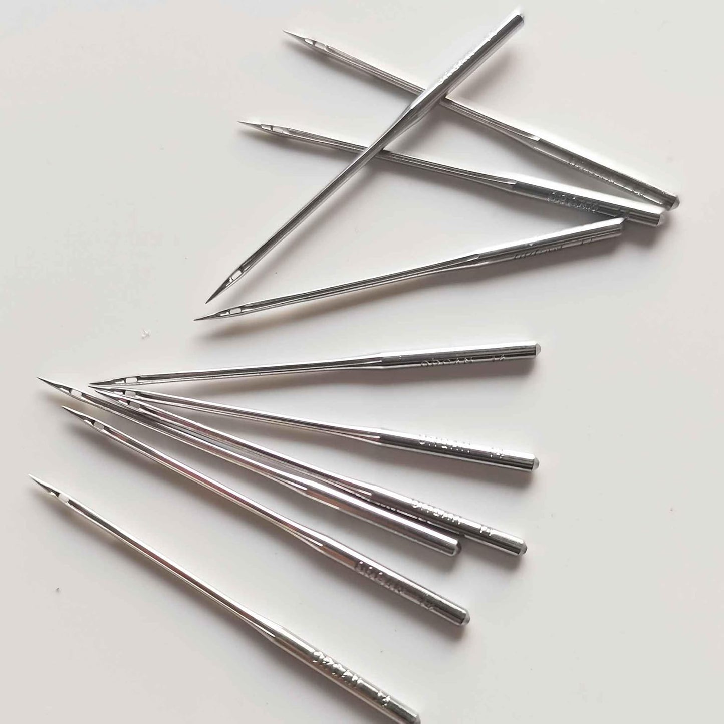 HONEYSEW 10PCS SLX75 SY2054 Organ Serger Overlock Sewing Machine Needle for Singer 14U Sharp (SY2054 80/12)