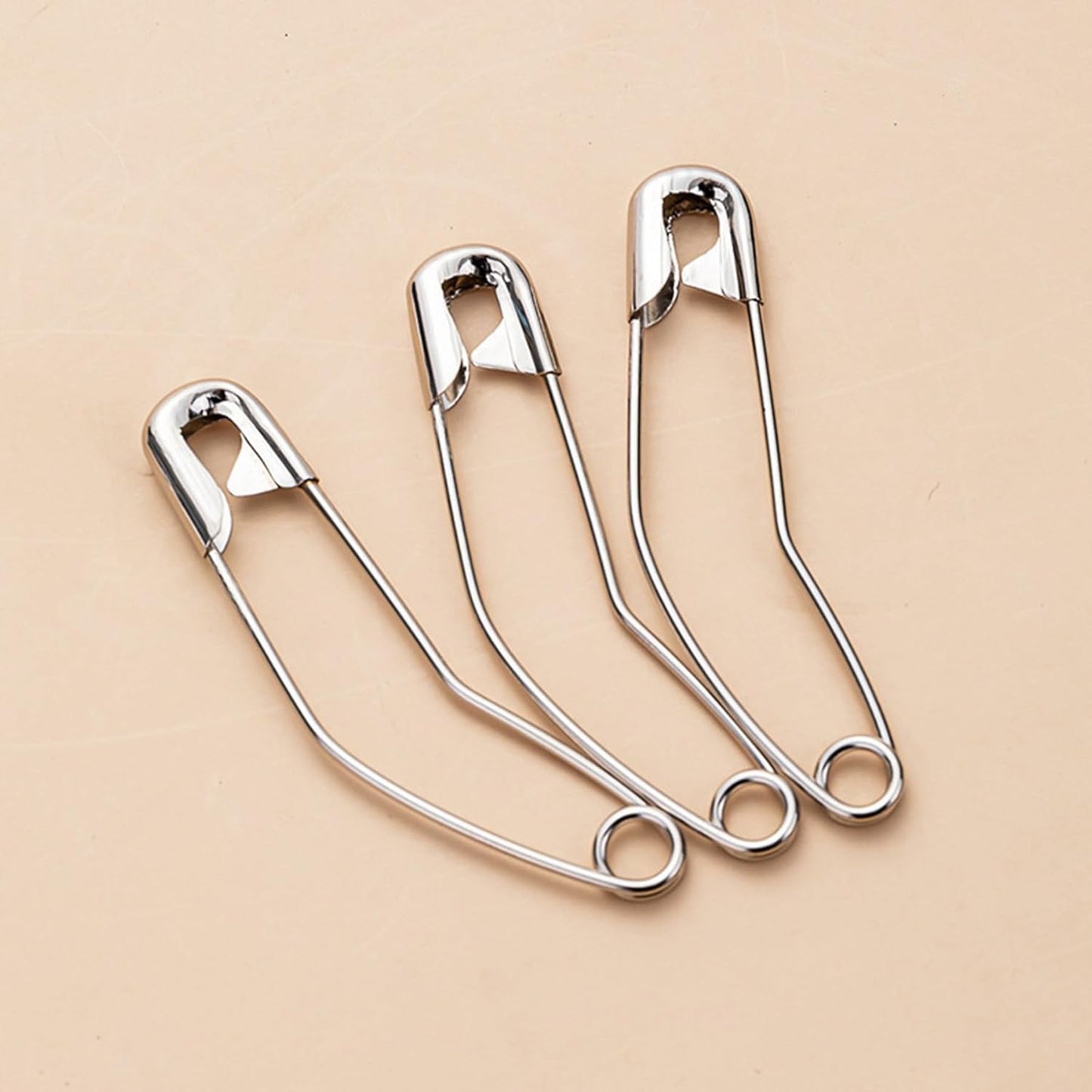 vrupin 100pcs Stainless Steel Curved Safety Pins for Quilting, Safety Pins Bulk Metal Silver Sewing Pins Clothing Clips Tool Decorative Safety pins (2inch)
