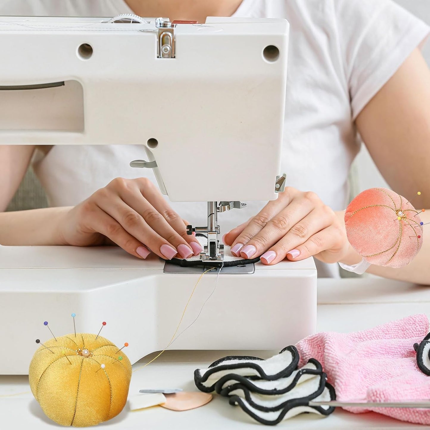 HARFINGTON Wrist Pin Cushion Wristband Sewing Pincushion Polyester Pin Holder Wearable Pumpkin Shaped Needles Wristband for Sewing Quilting Needlework DIY Crafts, Green