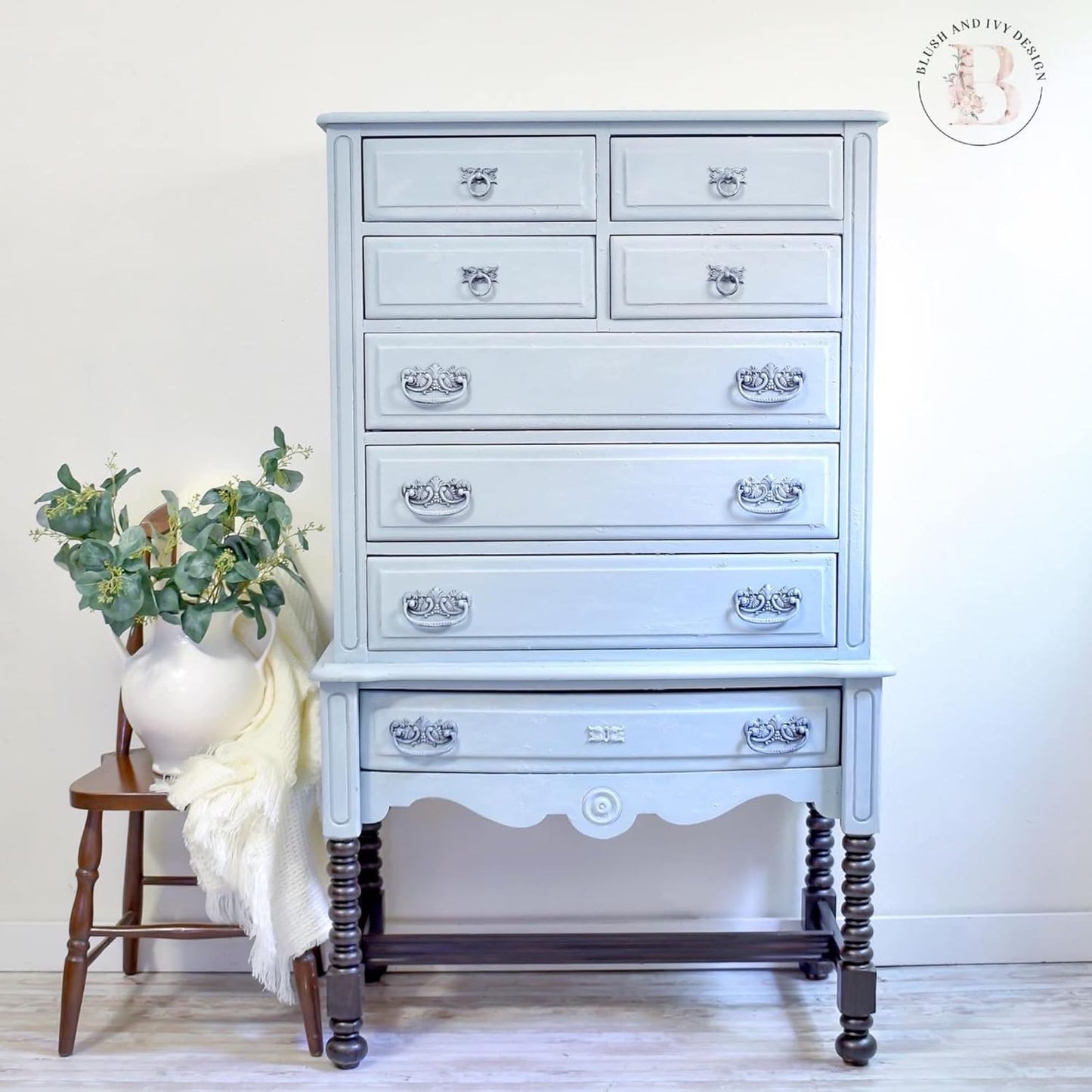 Dixie Belle Paint Company Chalk Finish Furniture Paint - Savannah Mist (16oz) - Matte Cloudy Blue Chic Chalk Mineral DIY Furniture Paint