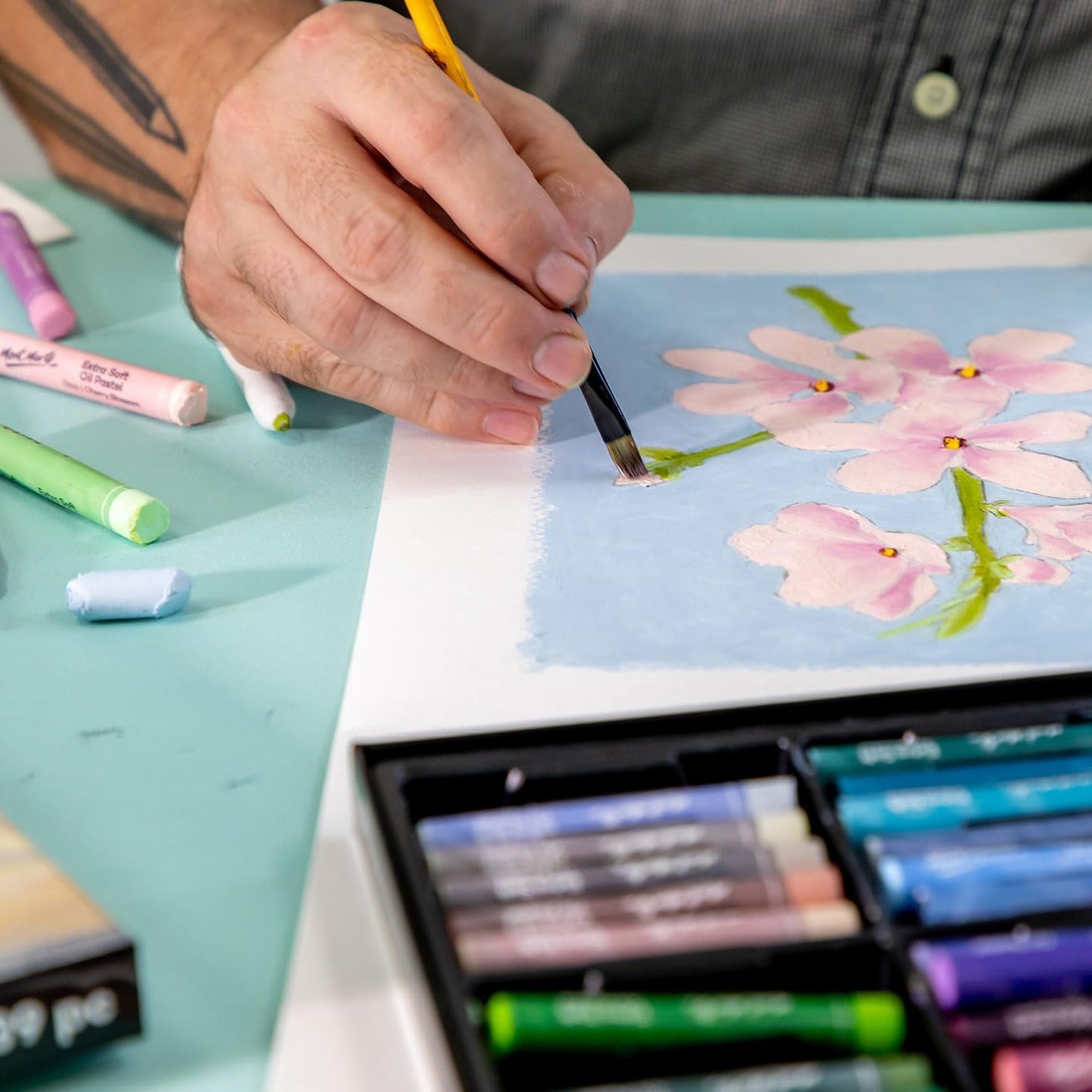 Mont Marte Extra Soft Oil Pastels Natural Hues Premium 39pc, Assorted Natural Oil Pastel Colors, Vibrant, Buttery, Versatile Art Pastels for Blending, layering & Shading, Coloring and Sketching