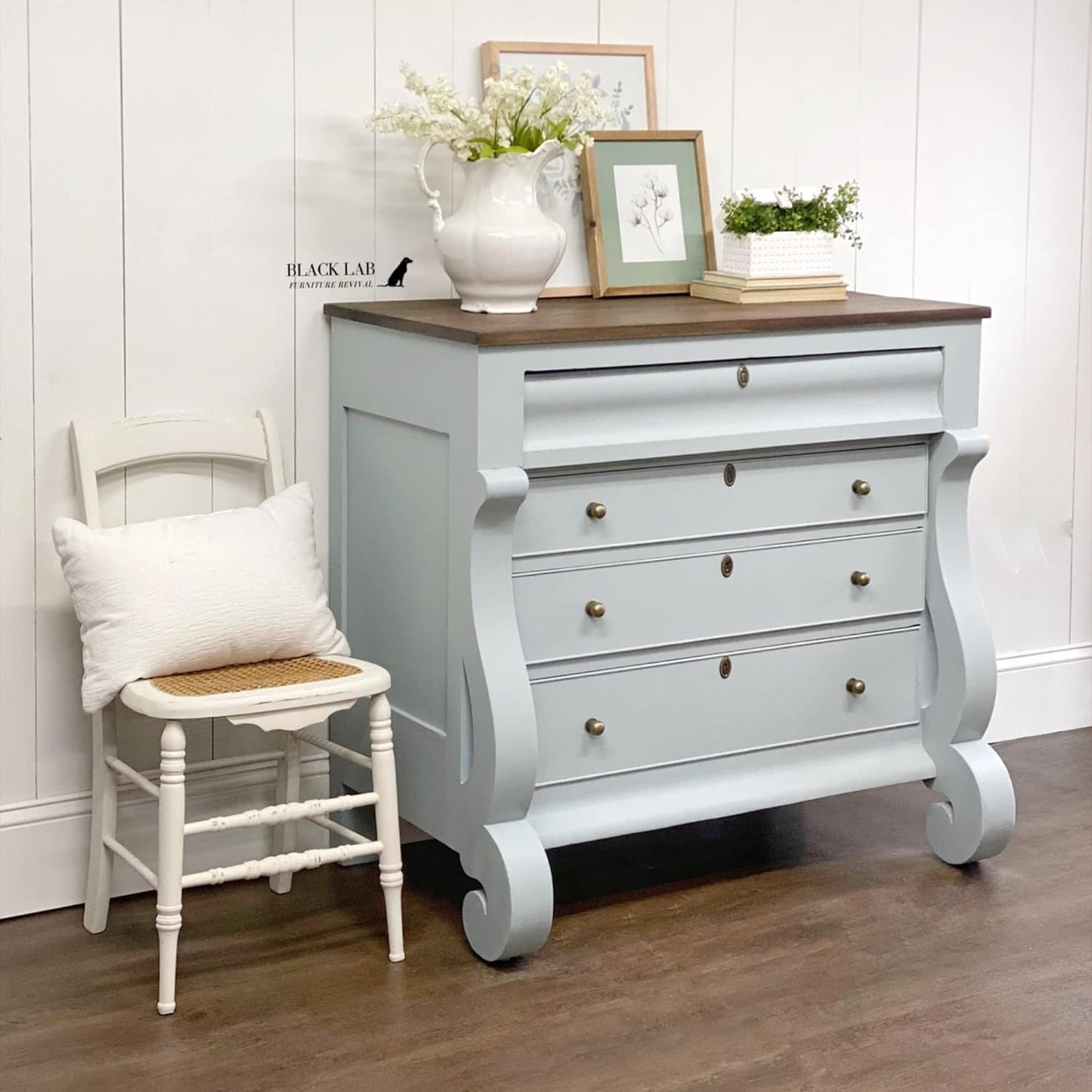 Dixie Belle Paint Company Chalk Finish Furniture Paint - Savannah Mist (8oz) - Matte Cloudy Blue Chic Chalk Mineral DIY Furniture Paint