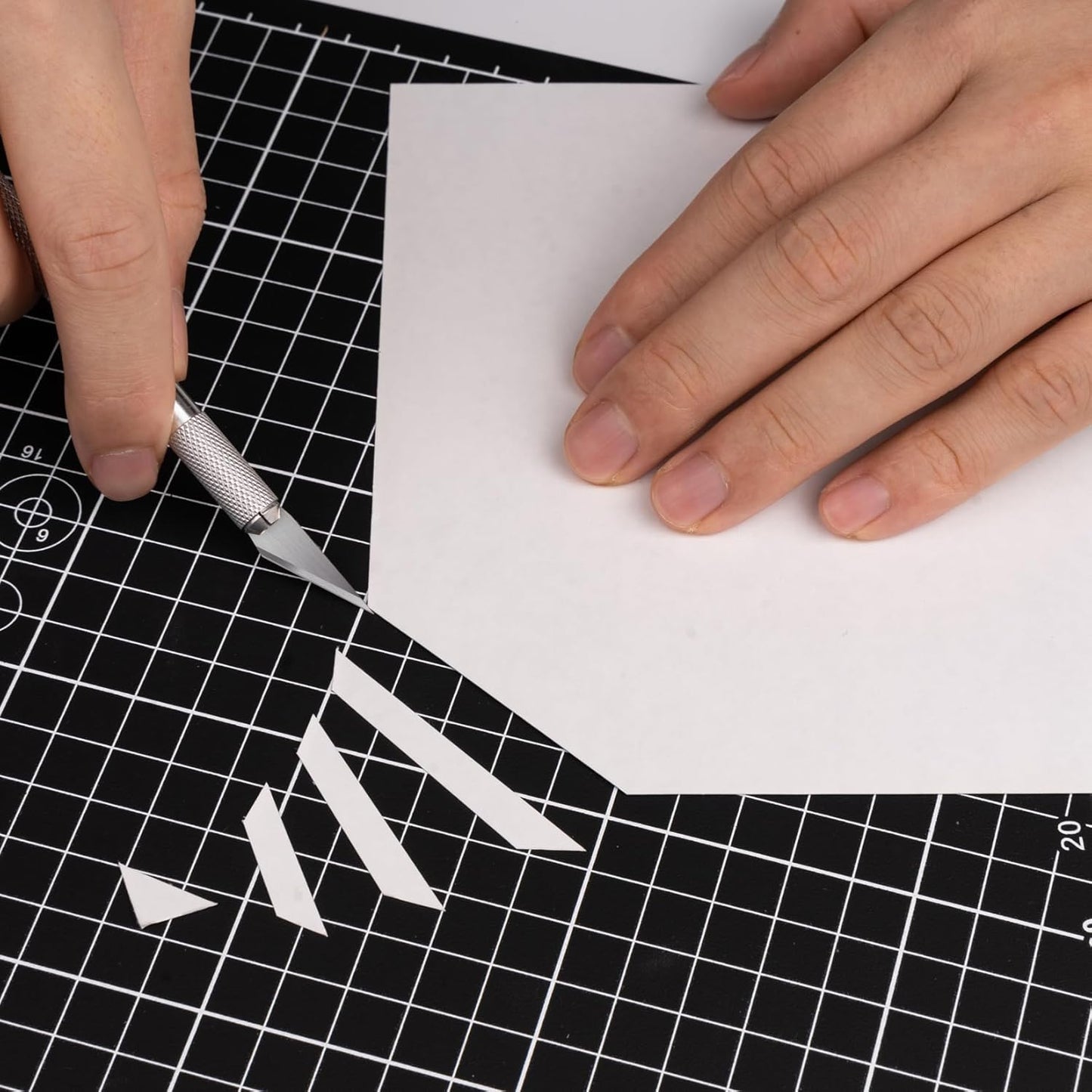 DIYSELF Cutting Mat 12in×18in, Cutting Mats for Crafts, Self Healing Cutting Mat A3, Cutting Mat for Sewing, Fabric Cutting Mat Double Side, Craft Mat for Desktop, Rotating Cutting Mats for Quilting