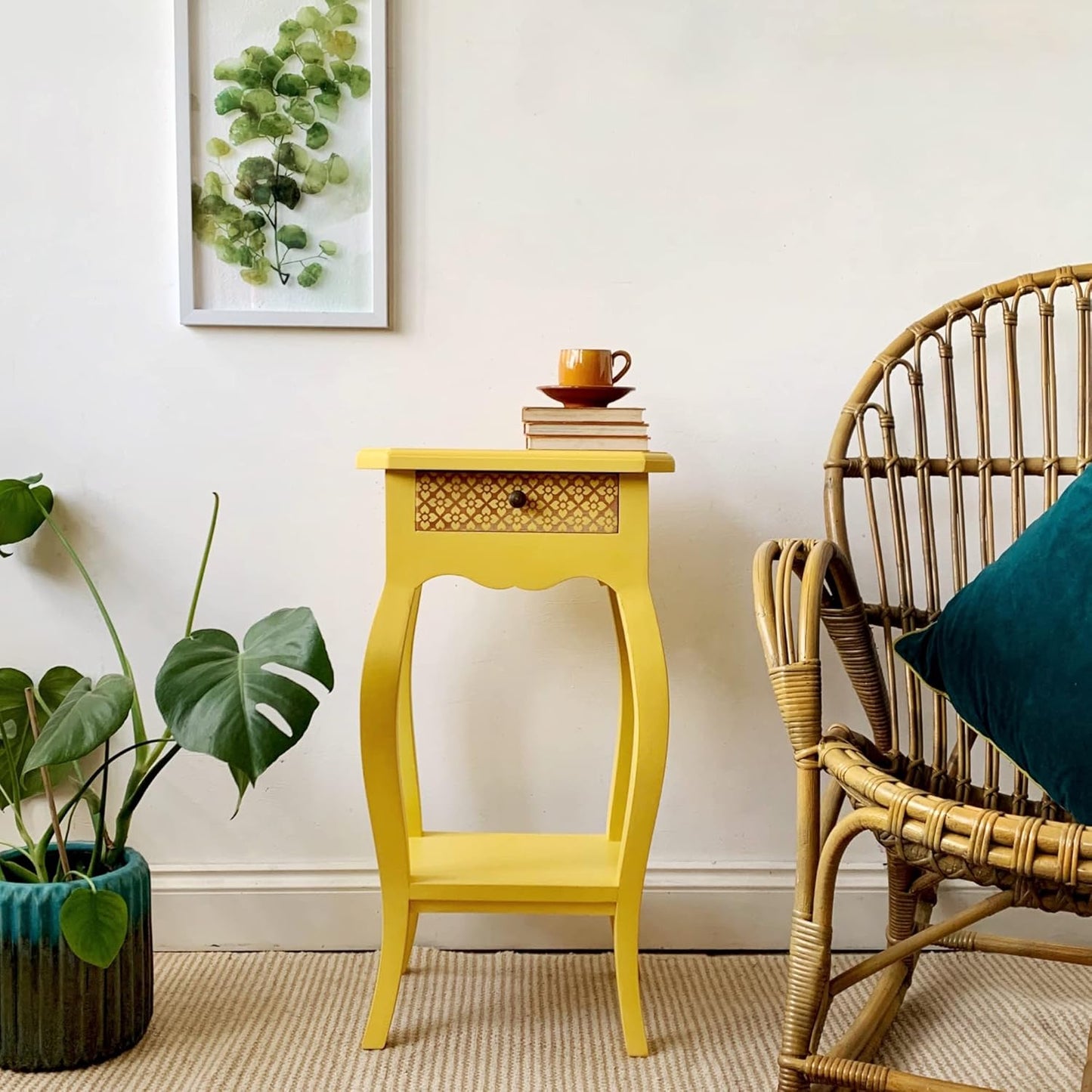 Dixie Belle Paint Company Chalk Finish Furniture Paint - Daisy (4oz) - Matte Vibrant Yellow Chic Chalk Mineral DIY Furniture Paint