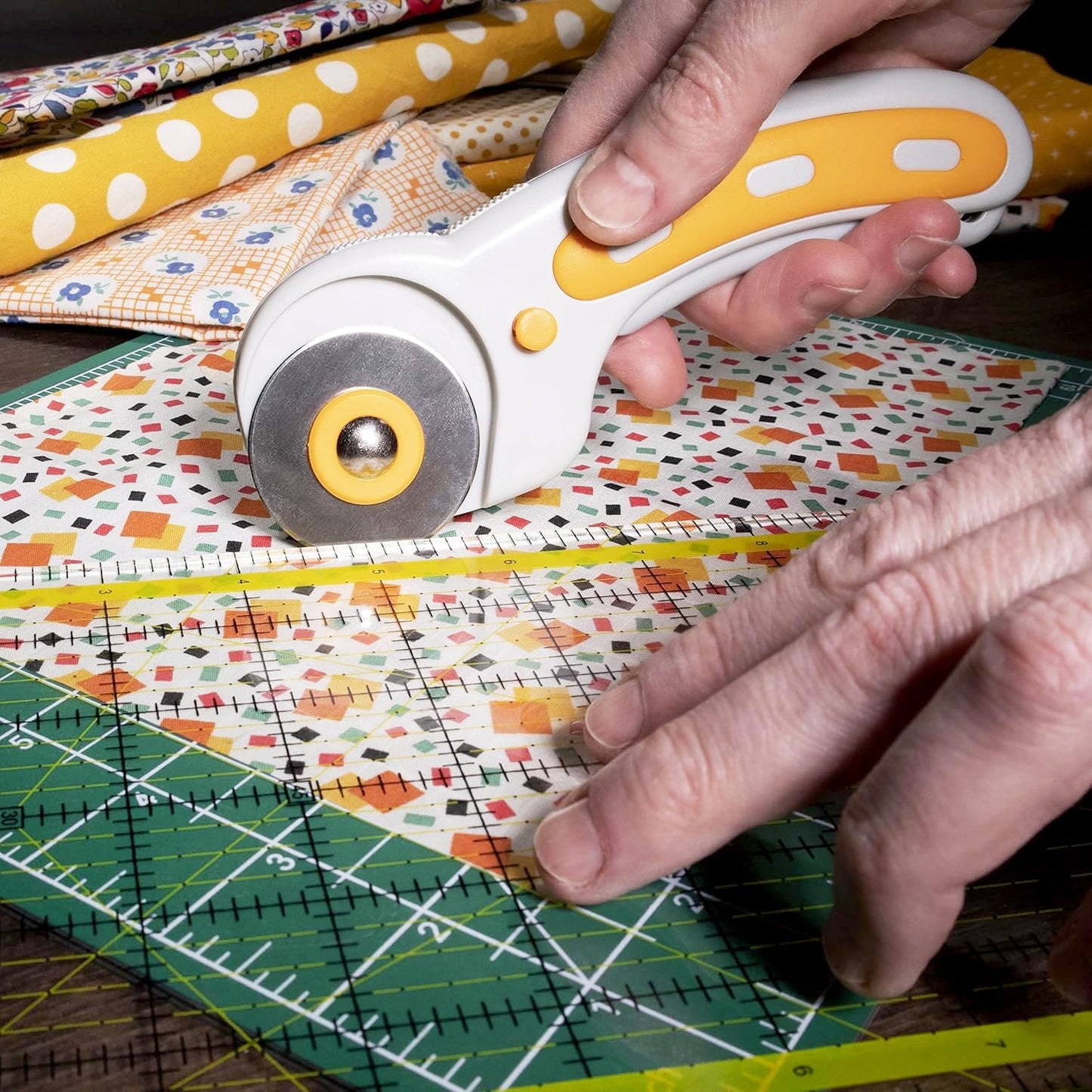 WA Portman Self Healing Cutting Mat & Rotary Cutter for Fabric Set – 12x18 Sewing Cutting Mats for Crafts with 45mm Fabric Cutter Wheel & 5 Rotary Blades – Quilting & Sewing Supplies Kit