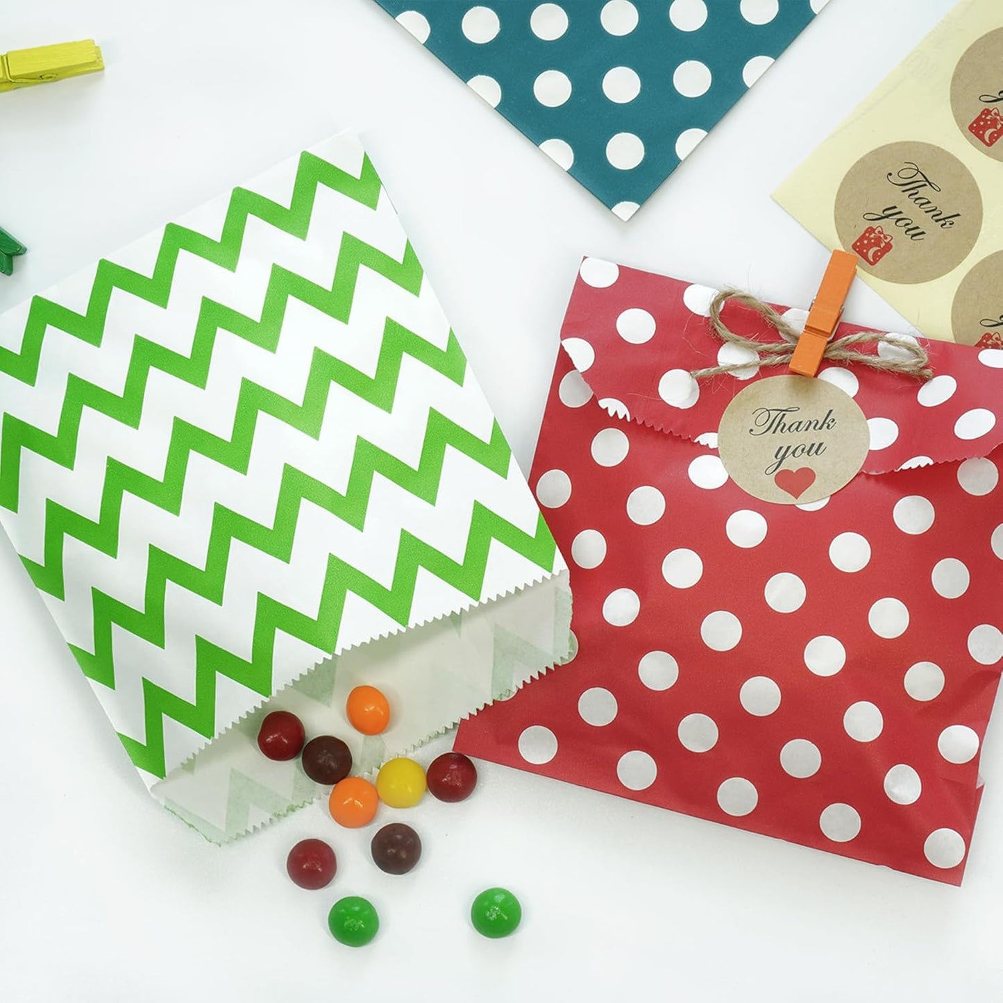 KEYYOOMY 200 Pcs Red and Black Candy Buffet Bags Small Cookie Bags Polka Dot Paper Treat Bag for Wedding Birthday Party (5 inch x 7 inch)