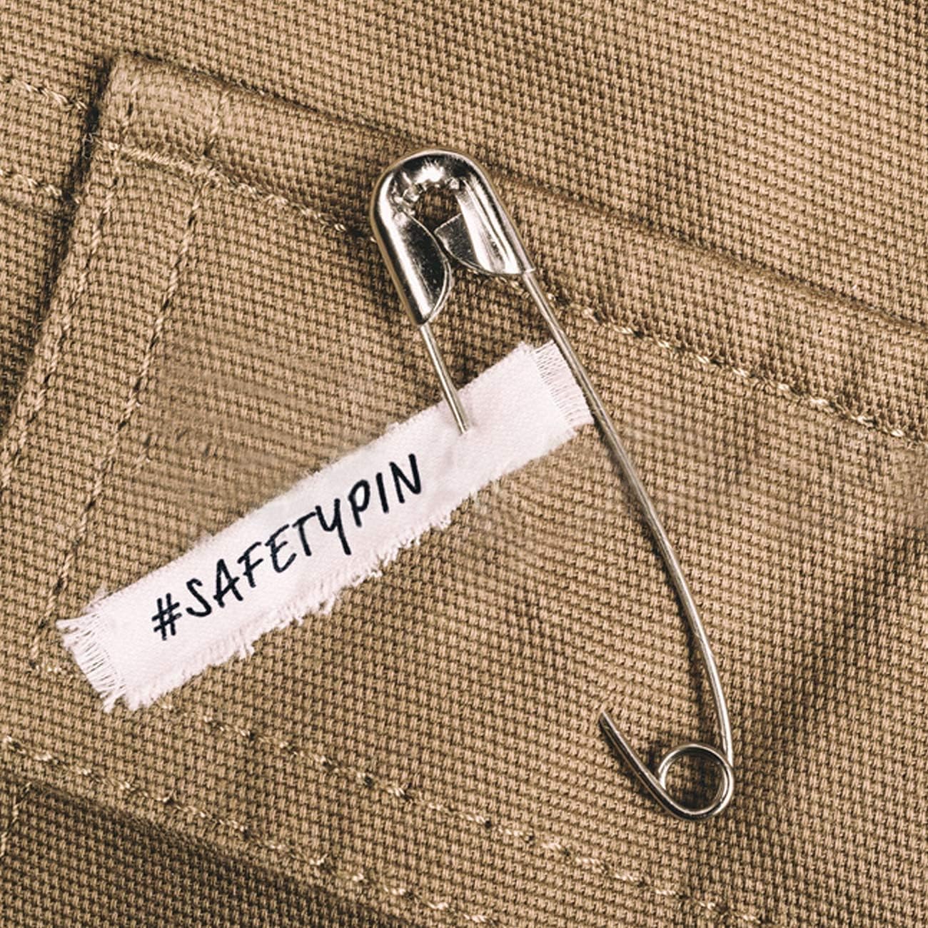 300 PCS Safety Pin,2.2Inch/54mm Safety Pins Bulk,Safety Pin, Small Safety Pins with a Convenient Box,Safety Pins for Clothes Home Office