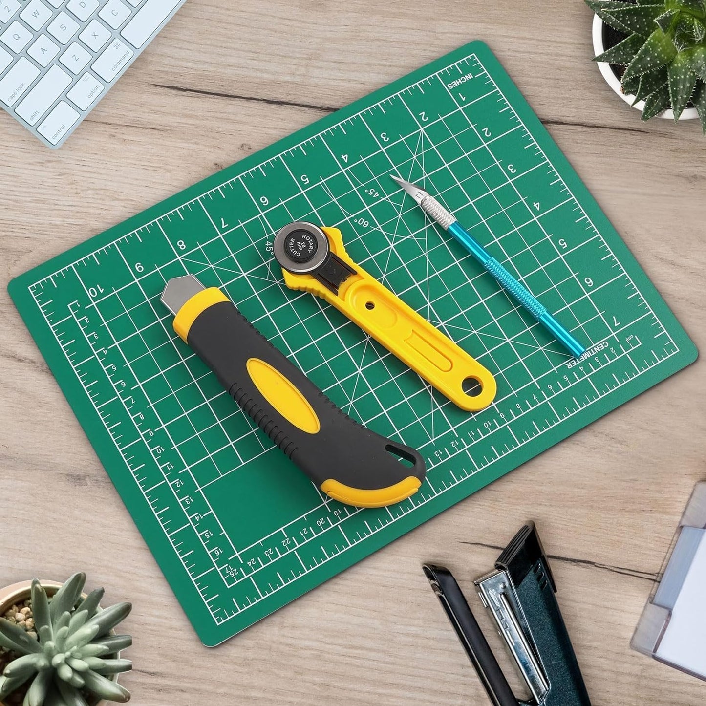 DIYSELF Cutting Mat 8in×6in, Self Healing Cutting Mat, A5 Rotary Cutting Mats for Crafts Sewing Hobby Fabric Project, 5-Ply Craft Cutting Board Double Sided, Craft Mat for Quilting